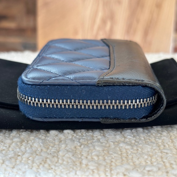 🌴SOLD🌴 Authentic Chanel Gabrielle Zippy Card Holder Blue Black CC - Picture 5 of 11